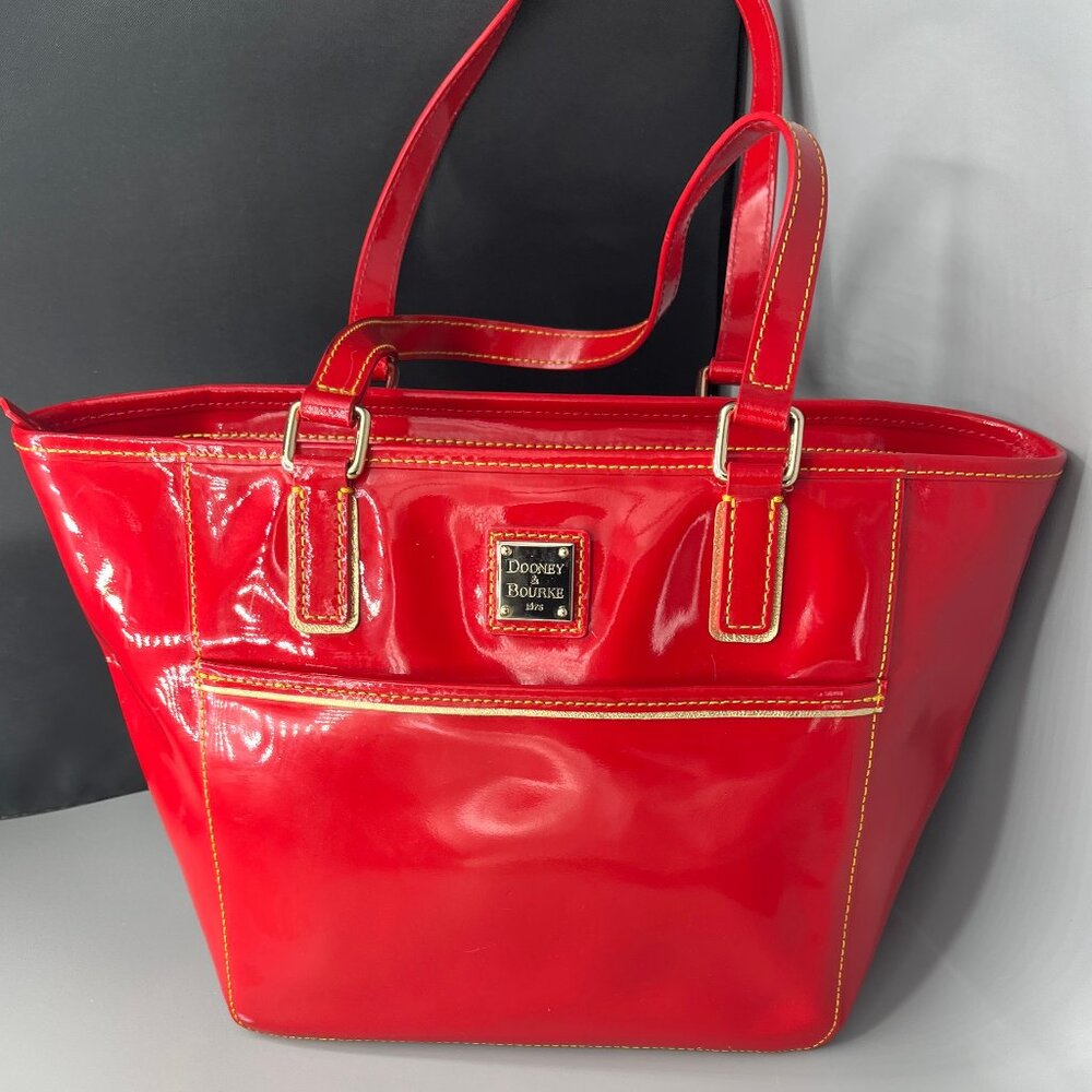DOONEY & BOURKE 1975 SALEM LIPSTICK RED PATENT LEATHER LEATHER GOLD STITCH PURSE